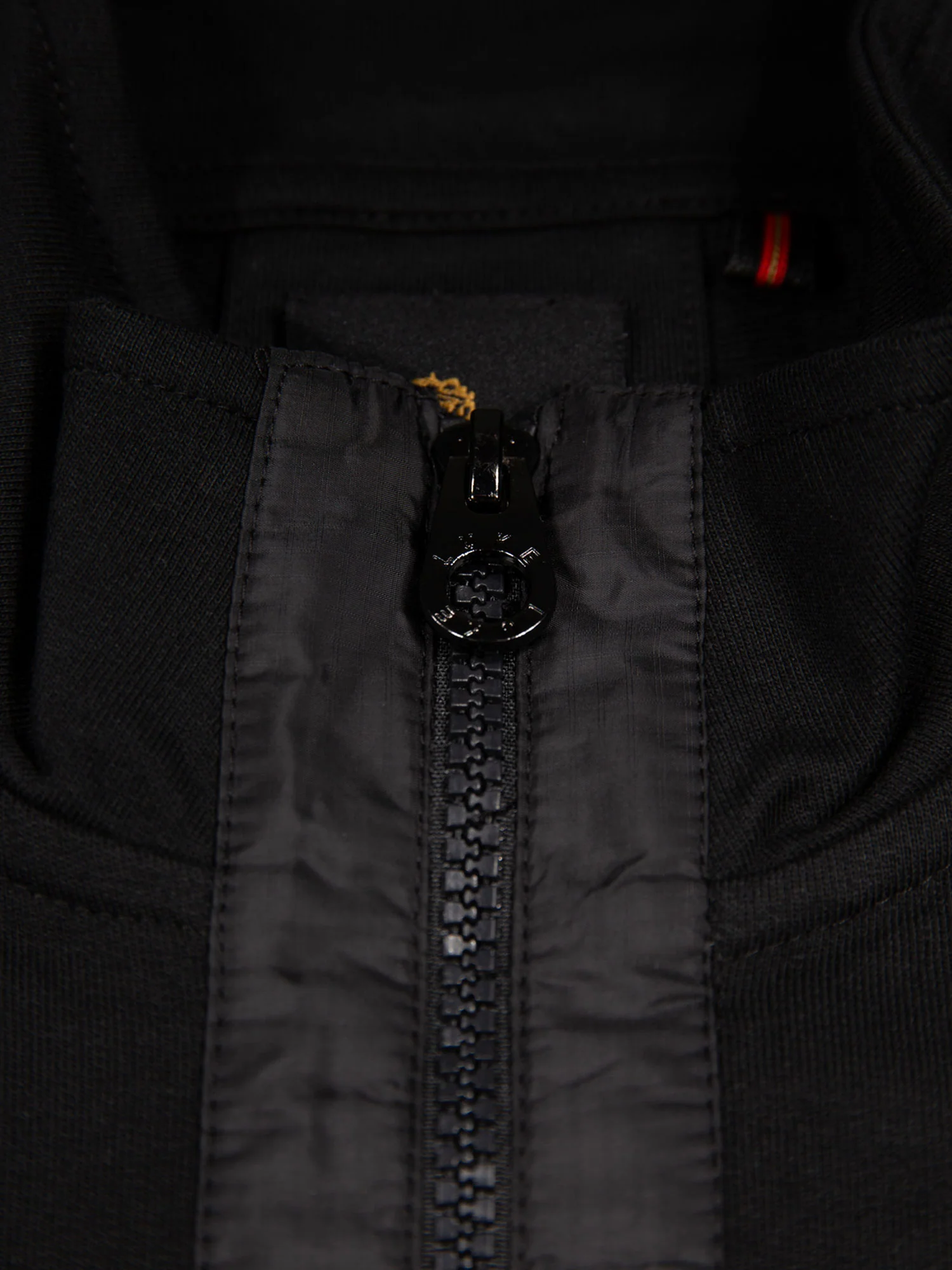 Sutton Contrast Pocket Funnel