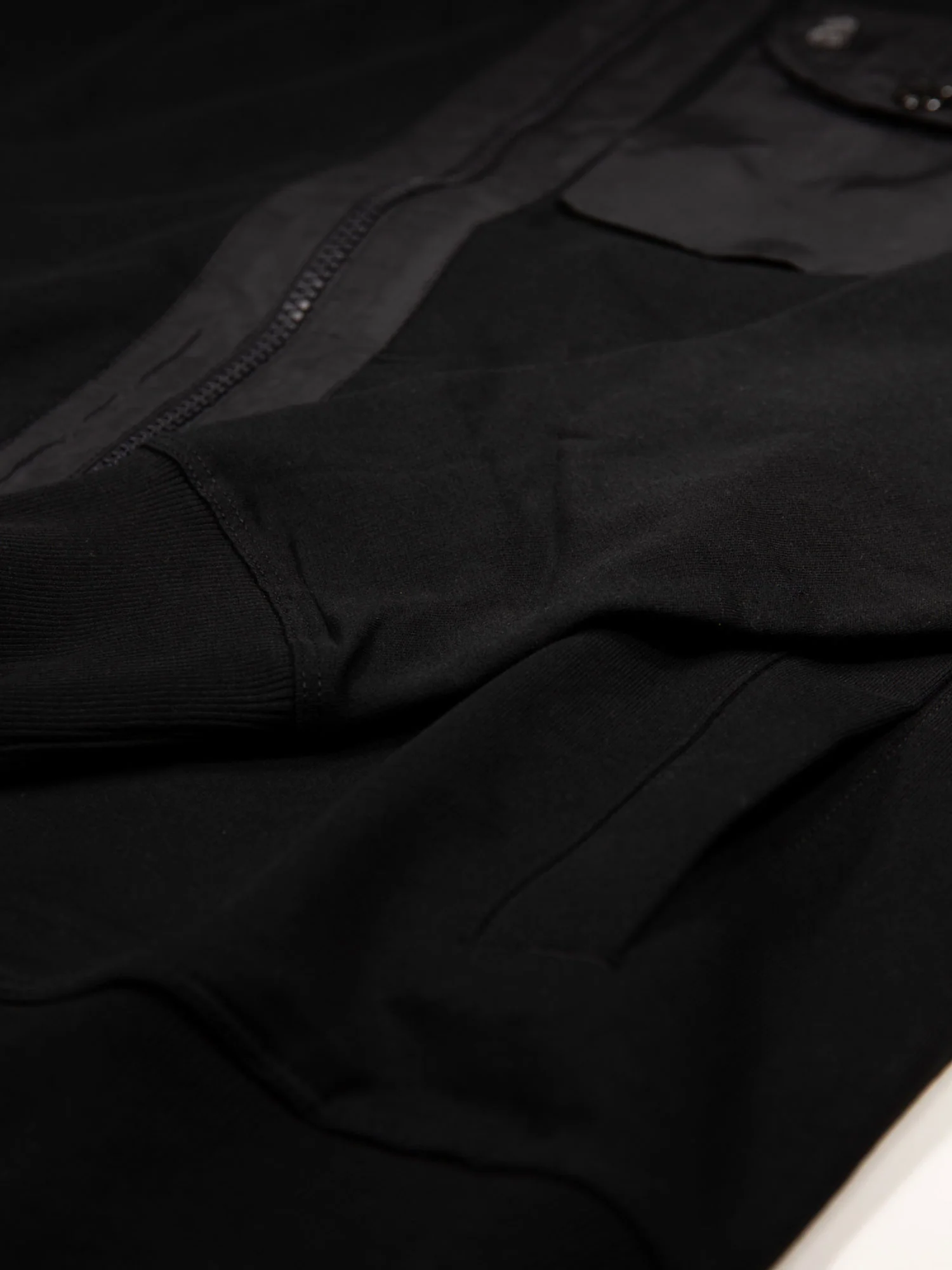 Sutton Contrast Pocket Funnel